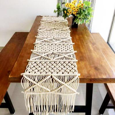 China Crochet Long Personalized Farmhouse Handwoven White Cotton Wedding Boho Table Runner for Dining Table for sale