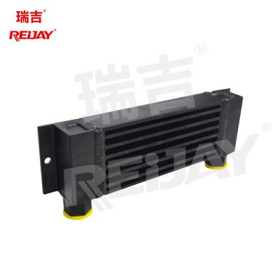 Chine Radiateur de machines d'ingénierie du réfrigérant à huile hydraulique de rendement élevé APM à vendre
