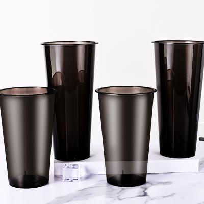 China Logotipo personalizado Tazas de café de plástico duro de 24 oz Tazas Pp Negro con tapas en venta
