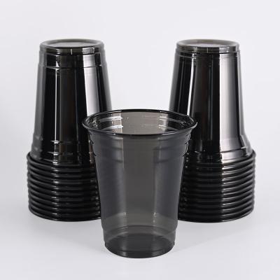 China Tazas de plástico PET de café helado con tapa de diseño negro transparente para bebidas para llevar en venta