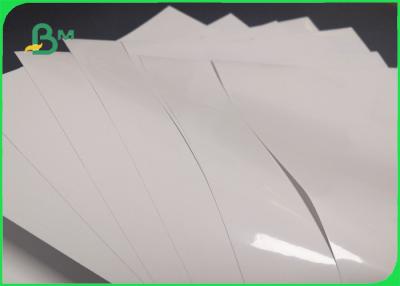 China El alto espejo brillante de C1S 80gsm cubrió el papel para las bebidas etiqueta en venta