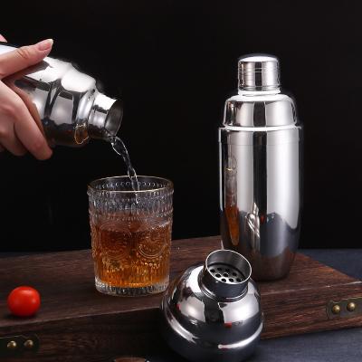 China Hotel Restaurant Home SS Cocktail Shaker With Mixer Colorful Martini Shaker Kit Boston Shaker Drinks Measures for sale