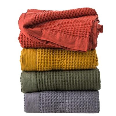 China Anti Static Breathable Cotton Waffle Blankets Wrap To Knit Soft Woven Blankets for sale