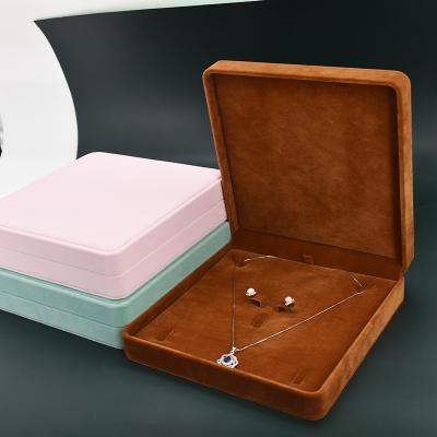 China Handmade Custom Brown Jewelry Box Velvet Luxury Jewelry Necklace Packaging Box for sale