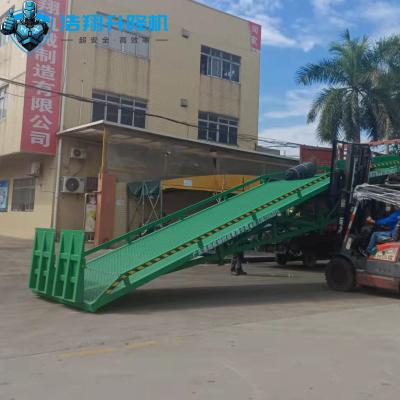 Cina 15 tonnellate Green Mobile Dock Ramp Magazzino Rampa di carico per camion portatile in vendita