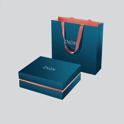 China Embalagem de caixa de presente magnética de luxo personalizada Embalagem dobrável Logotipo personalizado Caixa de embalagem de presente de roupas de papelão duro à venda