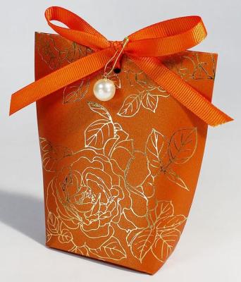 Chine Boîte d'emballage en papier de bonbons de mariage personnalisé créatif haut de gamme perle estampage à chaud champagne couleur souvenir boîte cadeau en gros à vendre