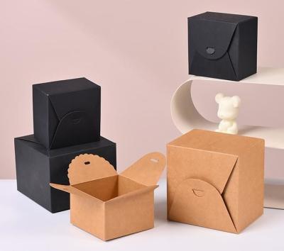 China Geschenkbox Verpackungskarton benutzerdefinierte Farbpapierbox quadratische Box weißer Schnallenbodenbox anpassen zu verkaufen