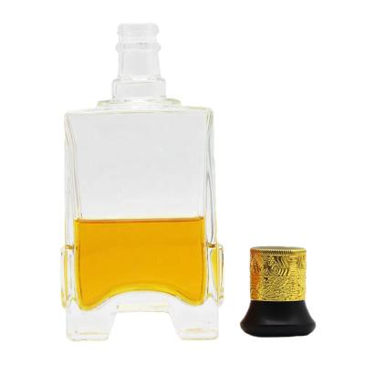 China High Quality Manufacture 500ml Wholesale Liquor Bottle Glass With Cork Storage Glass Bottles For Whiskey Brandy for sale