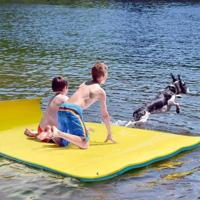 China Fábrica direta Pad flutuante de água 3 camadas espessa XPE espuma float colchão piscina lago à venda