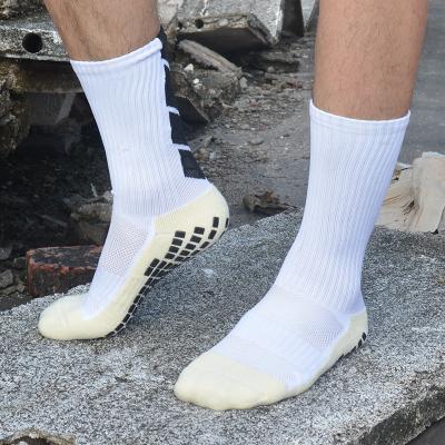 China Adembenemende en anti-slip voetbal sokken perfect voor buitenactiviteiten in het voorjaar 2021 Te koop