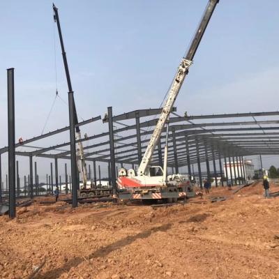 China Tienda de estructura de acero personalizada con conexión de pernos y viga H soldada en venta