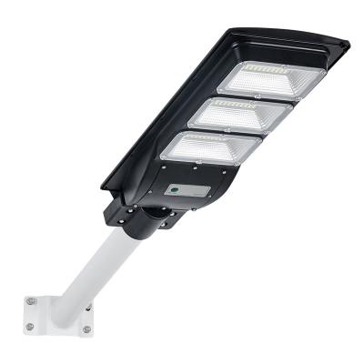 China Outdoor ROAD LED Radar Detector And Light Control All In One Solar Street Light for sale