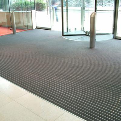 Κίνα 6063 τοποθετημένη Matting εγκατάσταση ασφάλειας μη ολίσθησης αργιλίου T5 προς πώληση