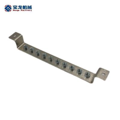中国 優れた電気伝導性 400A 銅バスバー 10 Way M6 バッテリーバンク用のスクリュー 販売のため