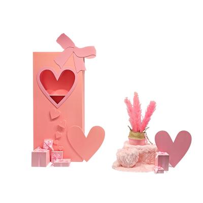 China Europe SCIENTIFIC LABOR ORGANIZATION Shopping Display Design Love Gift Box Center Commercial Display Windows Display for sale