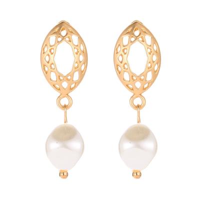 China FASHIONABLE Geometric Pearl Stud Earrings Simple Round Metal Hollow Stud Earrings For Women for sale