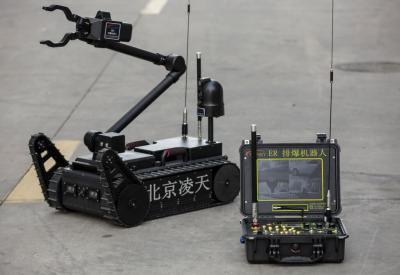 Cina Anti peso di Mini Eod Robot 80kg dell'attrezzatura del terrorismo di distanza lunga di controllo in vendita