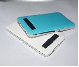 Chine Alimentation d'énergie mobile blanche rose bleue rouge du vert 5V, banque de la puissance 4000MAH à vendre