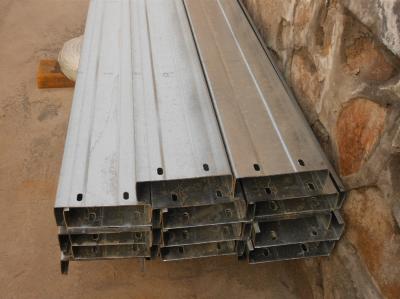 China Automatisch Geboorde Gatenstaal die Purlins, Koudgewalst Staal C Purlin bouwen Te koop
