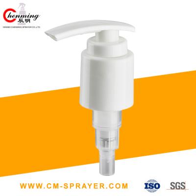 Chine 28-400 long bec de pp de lotion de pompe en plastique argentée de distributeur avec le commutateur d'agrafe de tube d'immersion à vendre