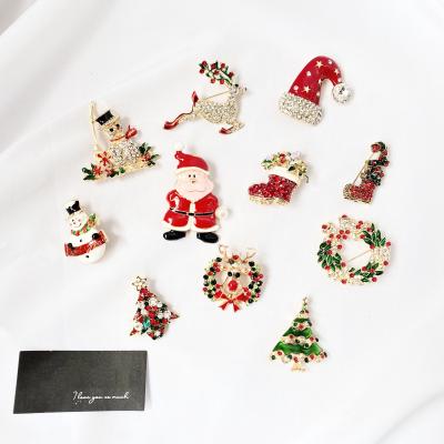 China Hot Sale Holiday Party Crystal Christmas Heart Red Flower Garland Brooch Cubic Zircon Christmas Tree Brooches For Xmas Gift for sale
