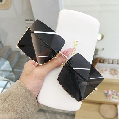 China Men 2021 Vintage Sunglasses Women Metal Frame Sunglasses Fashion Brand Sun Glasses New for sale