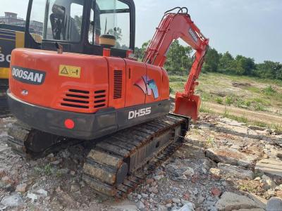 China Excavadora mini hidráulica usada Doosan DH55 Excavadora arrastradora modelo de retroexcavadora de 5 toneladas con capacidad de cubo grande en venta