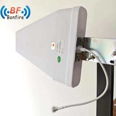 Cina Indoor 698-4000MHz RF Antenna Domella Antenna interna GSM UMTS LTE Piccola Omni Ceiling Mount Antenna in vendita