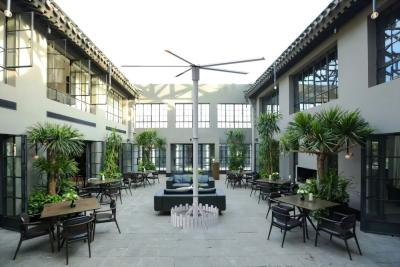 China Weather Resistant Pole Mounted Fan With 24ft Diameter For Outdoor Weddings Parties for sale