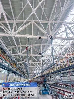 China 8 voet diameter PMSM HVLS plafondventilator. 6 messen voor High Speed Rail Terminal. Te koop