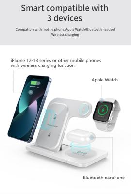 China 3-in-1 drahtloses Schnellladegerät Apple/Samsung 15W/10W Standladegerät Unterstützung Apple Watch QiI Charging Protocol Standardladegerät zu verkaufen