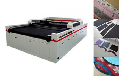 Chine Découpeuse de alimentation automatique de laser pour les tissus 80W 130W 150W de modèle de vêtement à vendre