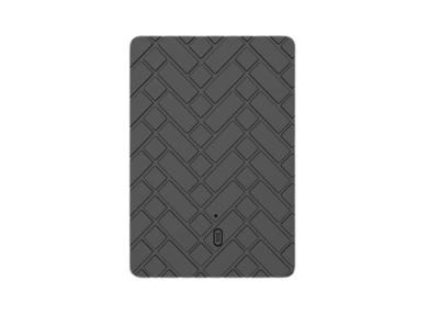 China YW-M01 Rastreador GPS portátil ultra-fino com controle de voz e SOS para rastreamento e segurança de veículos pessoais à venda