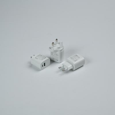 China Fast Charging Speed 2 Port QC3.0 18W And C Type PD 20W Fast Charger For iPhone 12 13 Android Phones With CE Approval for sale