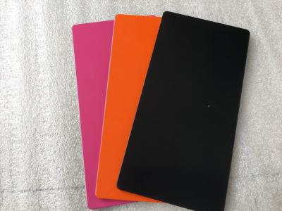 Chine Panneaux de revêtement extérieurs modernes de couleur rouge, revêtement de feuille pour les murs externes à vendre
