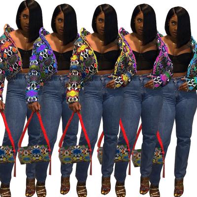 China Anti-wrinkle fashion new winter high street print coat wholesale spliced hooded women coat for sale