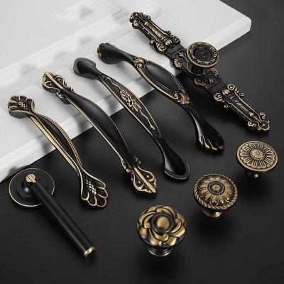 China Retro Modern Zinc Alloy Metal Wardrobe Antique Gold Interior Handle Set and Brass Drawer Furniture Sideboard Knob Pull Handles for sale
