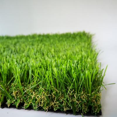 Chine 8204 Tapis d'herbe en plastique La solution ultime pour l'aménagement paysager et la décoration du jardin à vendre