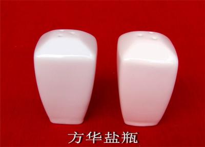 China Tableware Set Ceramic Salt And Pepper Shakers With Backstamp for sale