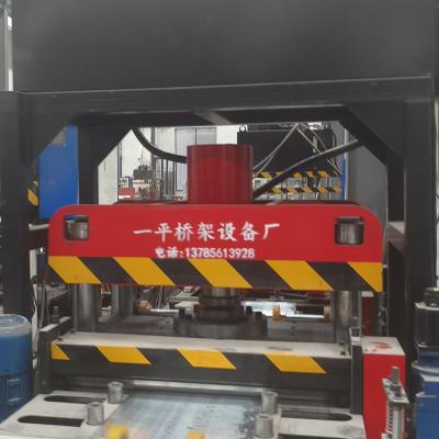 Cina Macchina di copertura del vassoio del cavo in acciaio con tensione 380V e design personalizzato in vendita