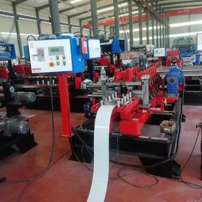 Cina Macchina avanzata di copertura del vassoio per cavi da 3 kW con velocità di produzione 10-15 m/min Sistema di controllo PLC in vendita