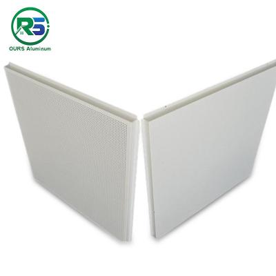 China Geperforeerd leg in de Tegels van het Metaalplafond Wit Opgeschort Aluminium 600mmx600mm Te koop