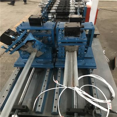Cina Macchina d'inseguimento ad alta velocità 380V/50Hz/3Phase con tolleranza di lunghezza di taglio di ±2mm e 15-20m/min che forma velocità in vendita