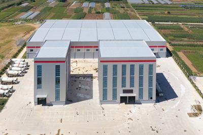 Chine Constructions en acier préfabriquées à haute résistance galvanisées à chaud peintes à vendre