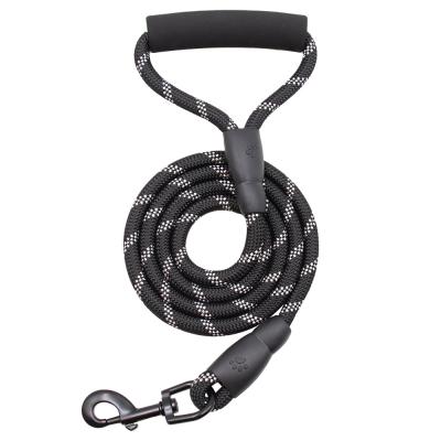 China Best Selling Sponge Handle Highlight Reflective Dog Leash Comfortable Wholesale Reflective Traction Rope for sale