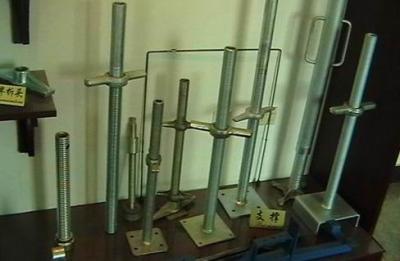 China Q235 steel ,3.0-4.5kgs and black, blue or customized crew jack base of scaffolding parts for sale