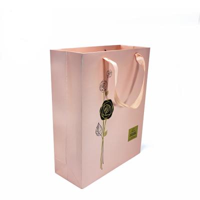 China Biodegradable Custom Design Logo Printed Foldable Paper Gift Bag Wedding Paper Bag for sale