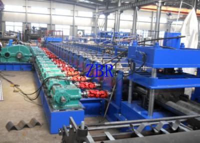Chine Petit pain de rail de garde d'autoroute urbaine de poutre de W formant la machine 15 tonnes de Decoiler hydraulique à vendre
