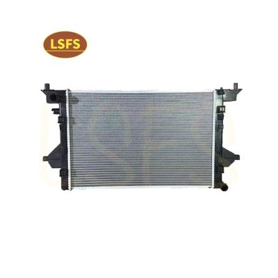 Chine Réservoir d'eau du radiateur à condensateur pour rameur I5 I6 MG5 OE 10451321 National 6 Vente directe à vendre